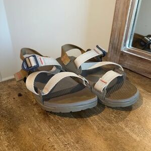 Like new size 6 Chacos